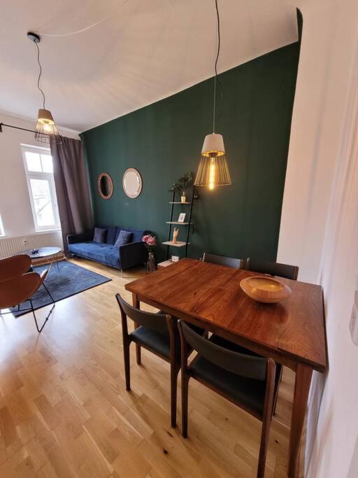 Design Altbauwohnung Mit Balkon Und Parkplatz Leipzig Exterior foto