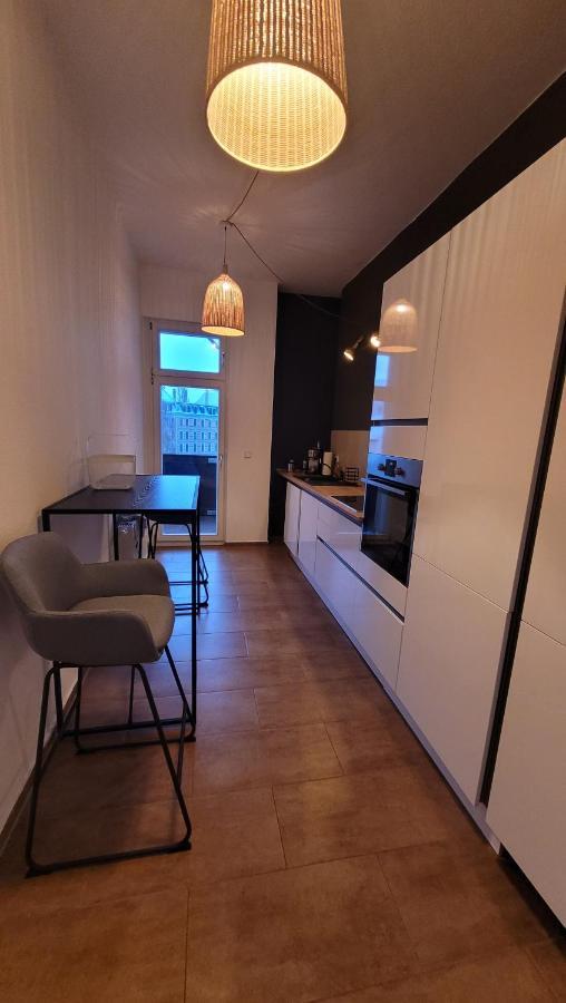Design Altbauwohnung Mit Balkon Und Parkplatz Leipzig Exterior foto