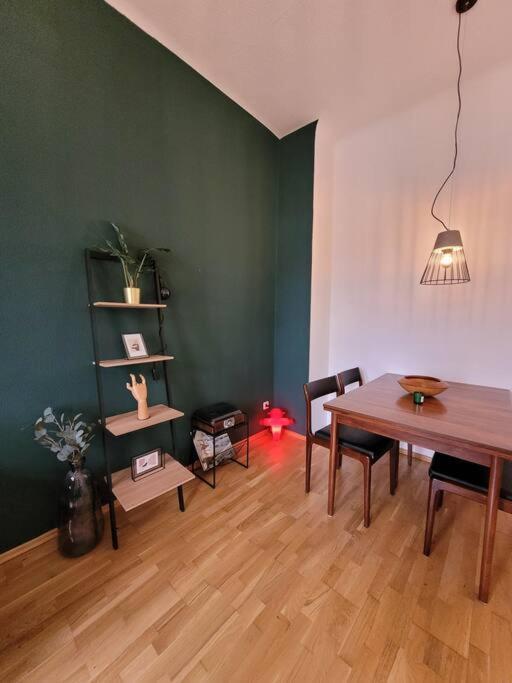 Design Altbauwohnung Mit Balkon Und Parkplatz Leipzig Exterior foto