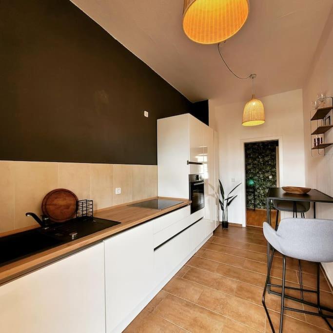 Design Altbauwohnung Mit Balkon Und Parkplatz Leipzig Exterior foto
